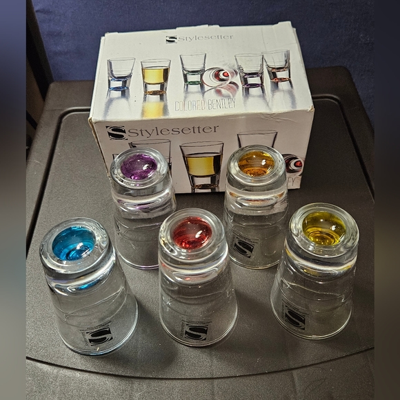 NIB Set of 5 shot glasses was a set of 6 but one broke. Different colored bottom - Picture 2 of 2